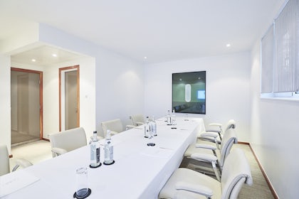 Met Lounge 2