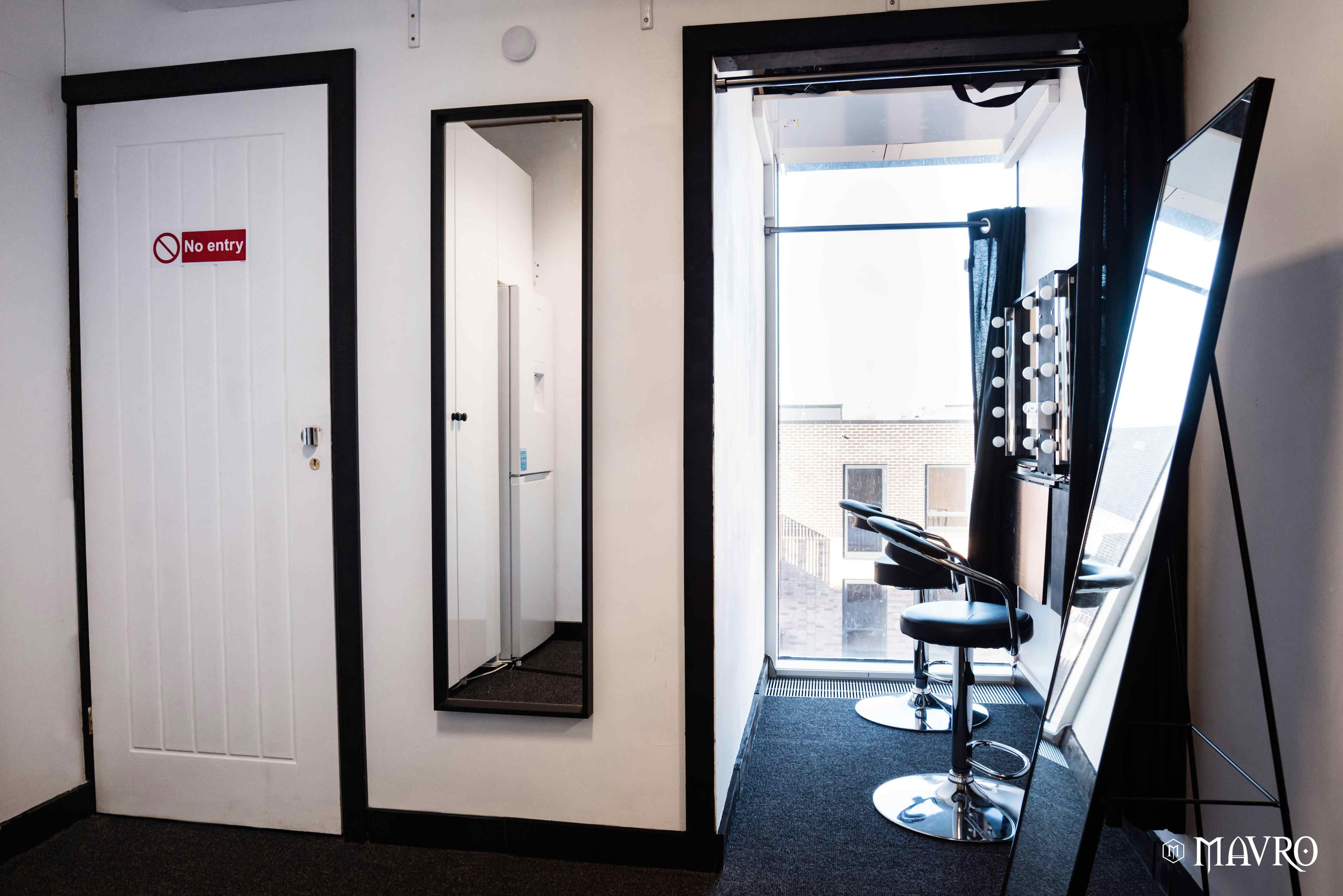 Photography & Flim Studio 17