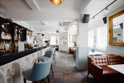 Saloon Bar 10