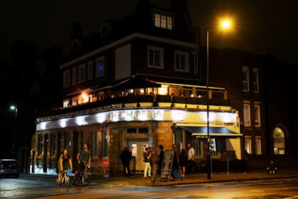 Saloon Bar 11