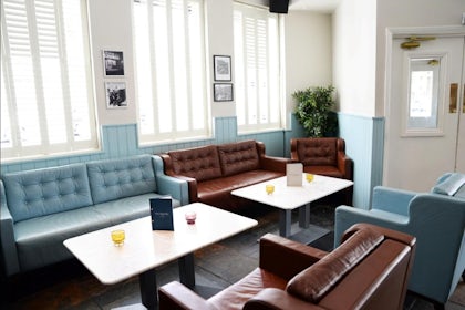 Saloon Bar 9