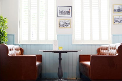 Saloon Bar 6