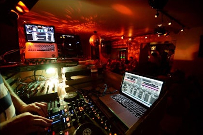 Saloon Bar 7