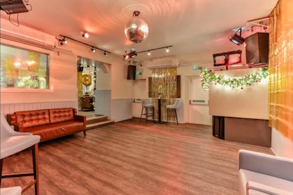 Saloon Bar 5