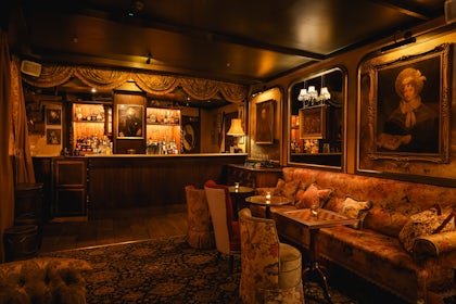 Saloon Bar 1
