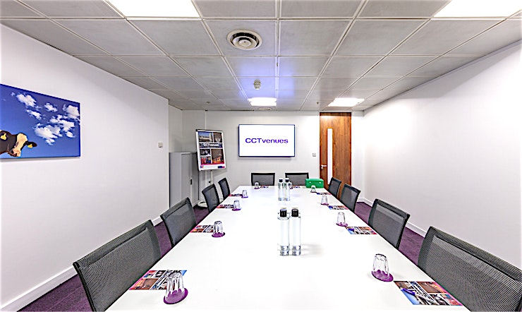 Meeting Room 1 Situated above the historic, Grade II listed Smithfield Market, less than 5 minutes’ walk from Farringdon and Barbican stations.
There are 13 flexible rooms accommodating between 6 to 190 delegate