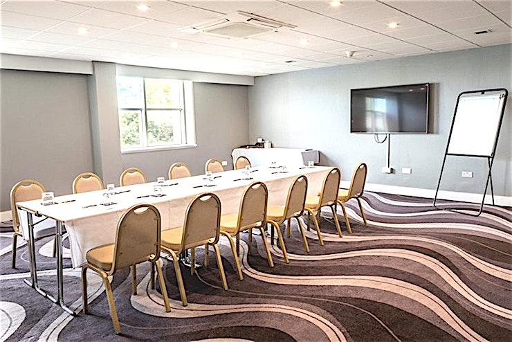 Montreal THE IDEAL SETTING FOR MEETINGS & GROUP ACCOMMODATIONS
Elegant, sleek, and modern, Sandman Signature London Gatwick Hotel is four-star hospitality at its best. The hotel features six main newly refurb