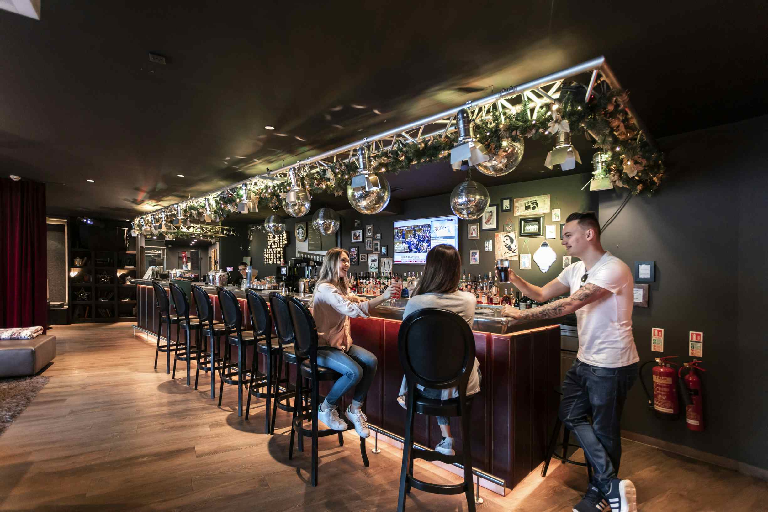 Pentalounge & Restaurant