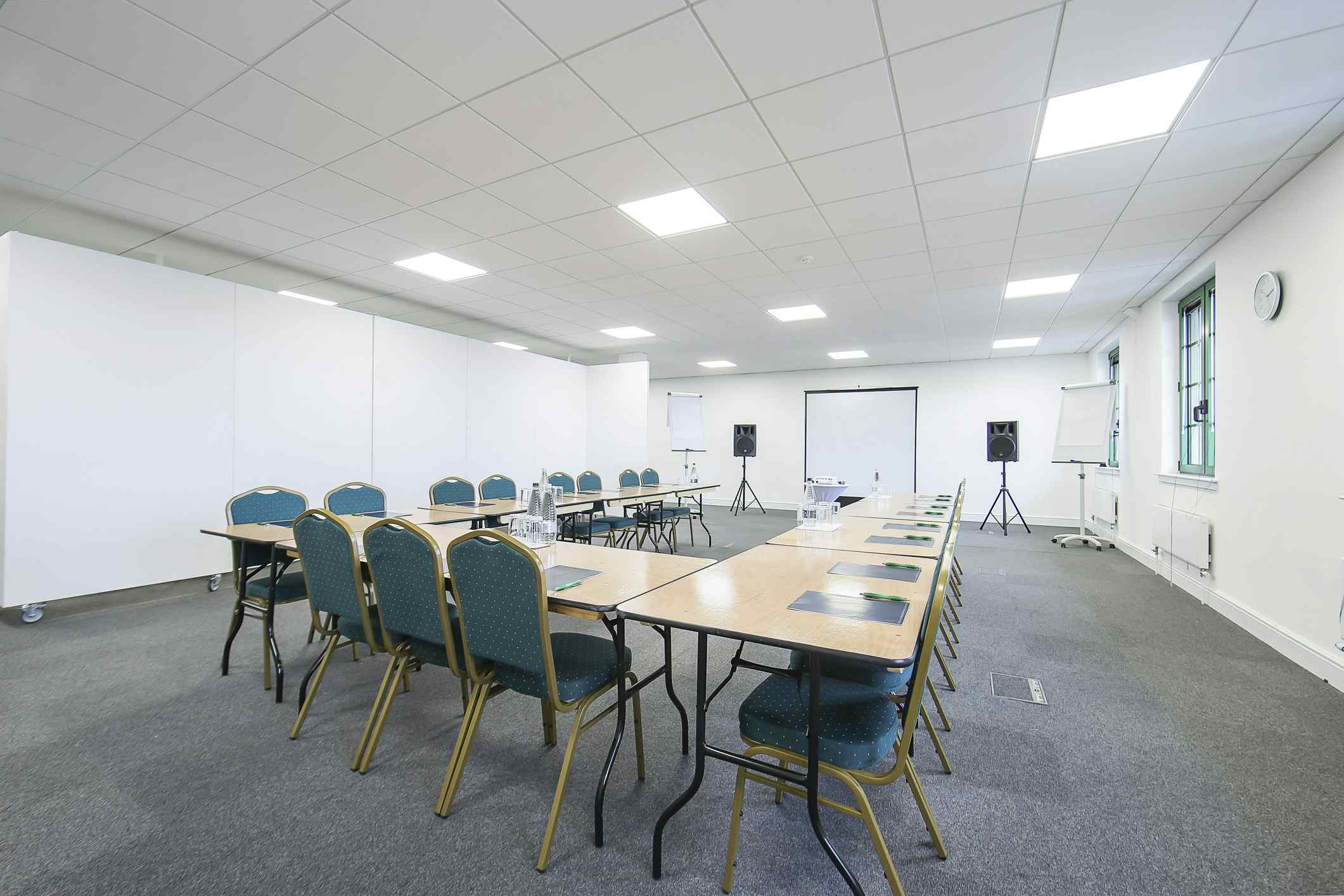Premier Suites - Meeting Room 