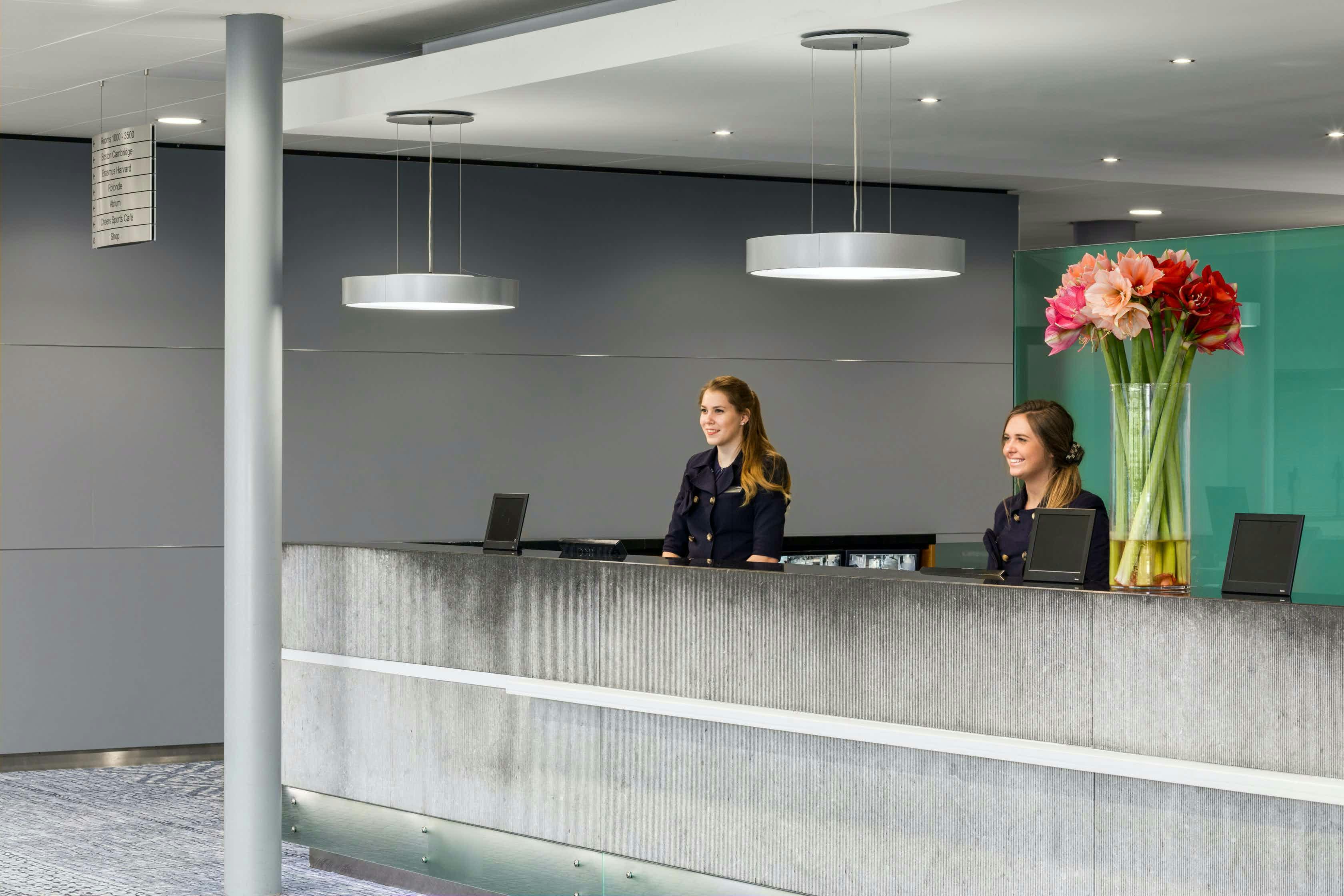 Meeting Rooms of 100m2 (40x available) 2