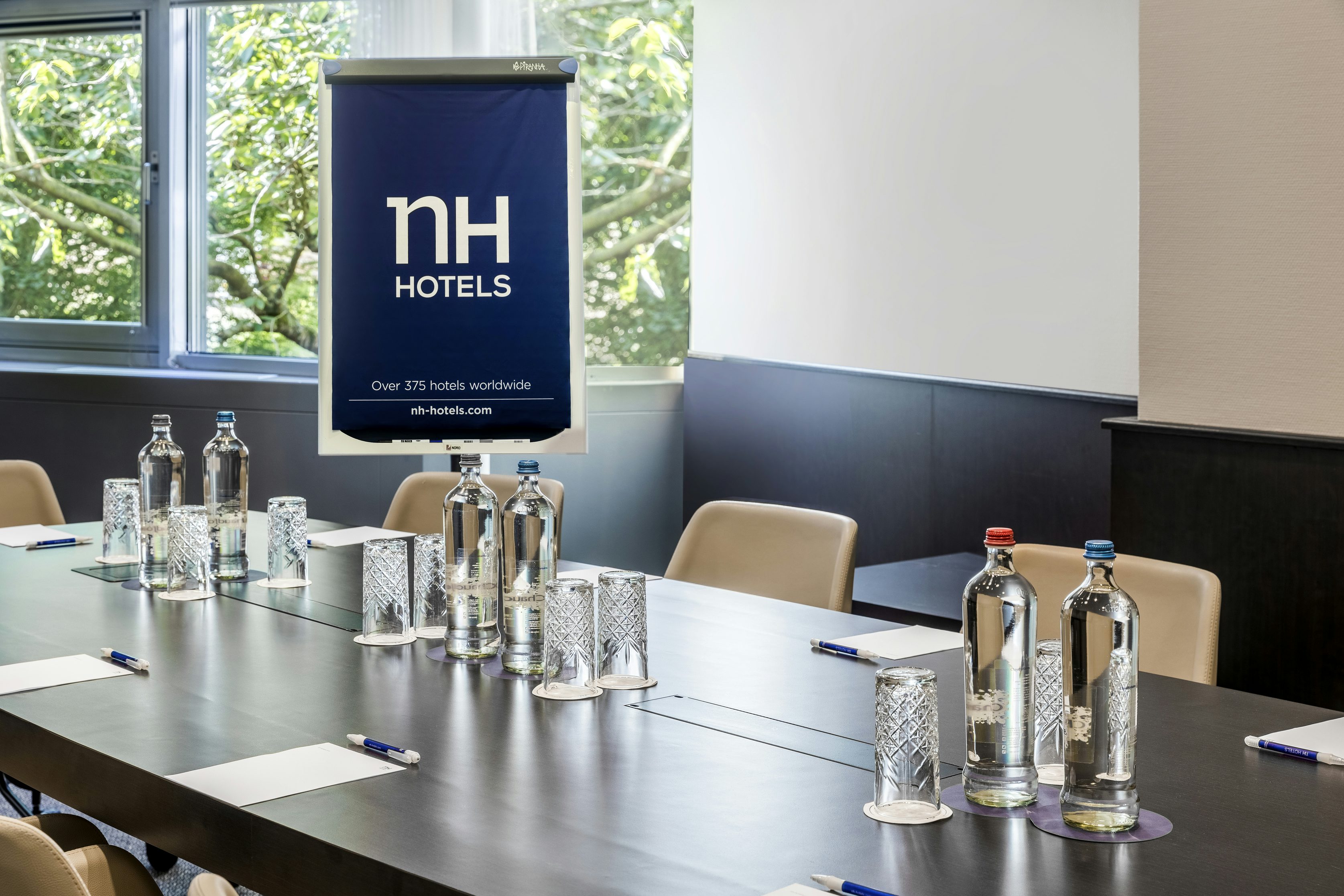 Meeting Rooms of 75m2 (15x available) 0