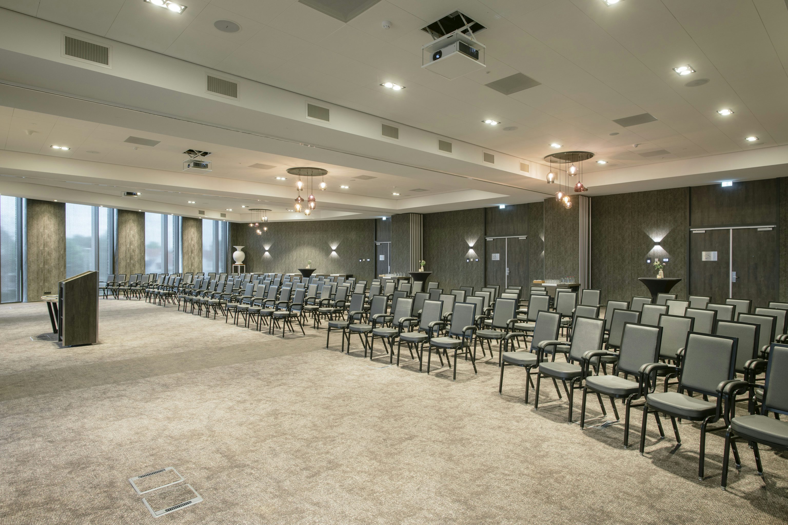 Zaal 1-2-3-4- / Waalsprong 1-2-3-4 0