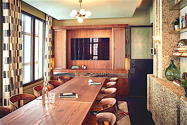The Conservatory Hire The Living Room at The Hoxton Holborn, a spacious and modern Space that is one of the best meeting rooms London has to offer.
Beautiful mid-sized meeting and private dining room.
