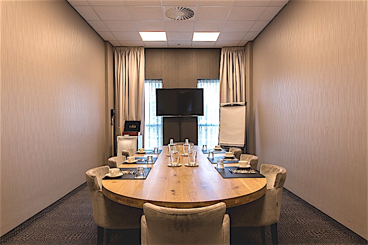 Londen The Van der Valk Hotel Rotterdam – Blijdorp has 4 luxurious boardrooms, suitable for meetings with 2 to 20 persons and 3 multifunctional (conference) rooms for groups, consisting of 300 persons max.
T