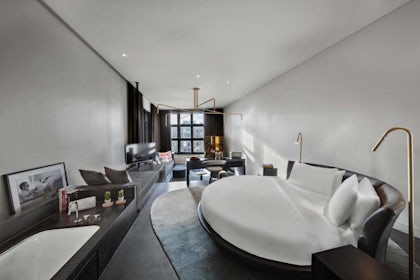 EWOW Suite Bank 1
