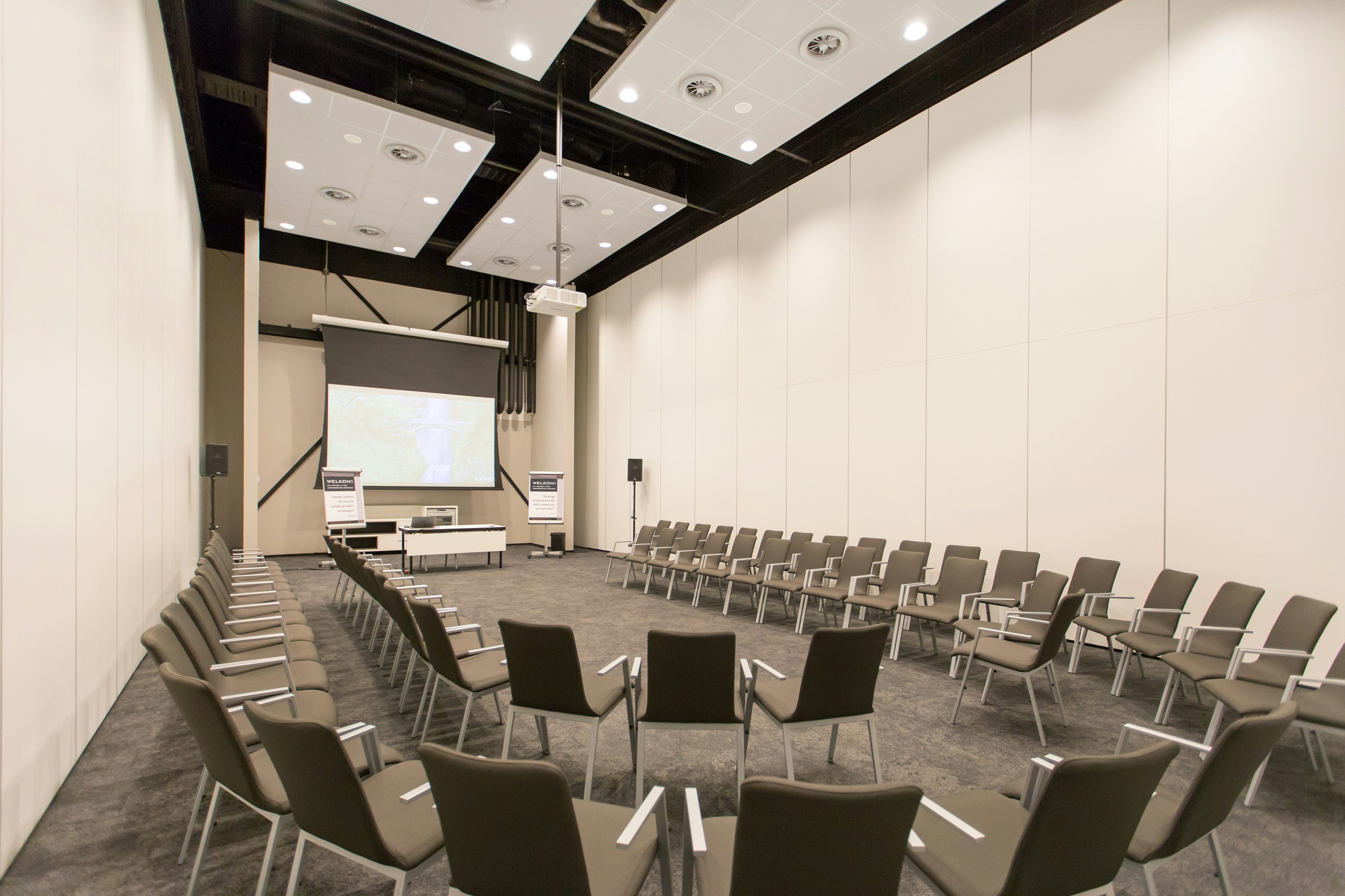 Meeting room 7 0