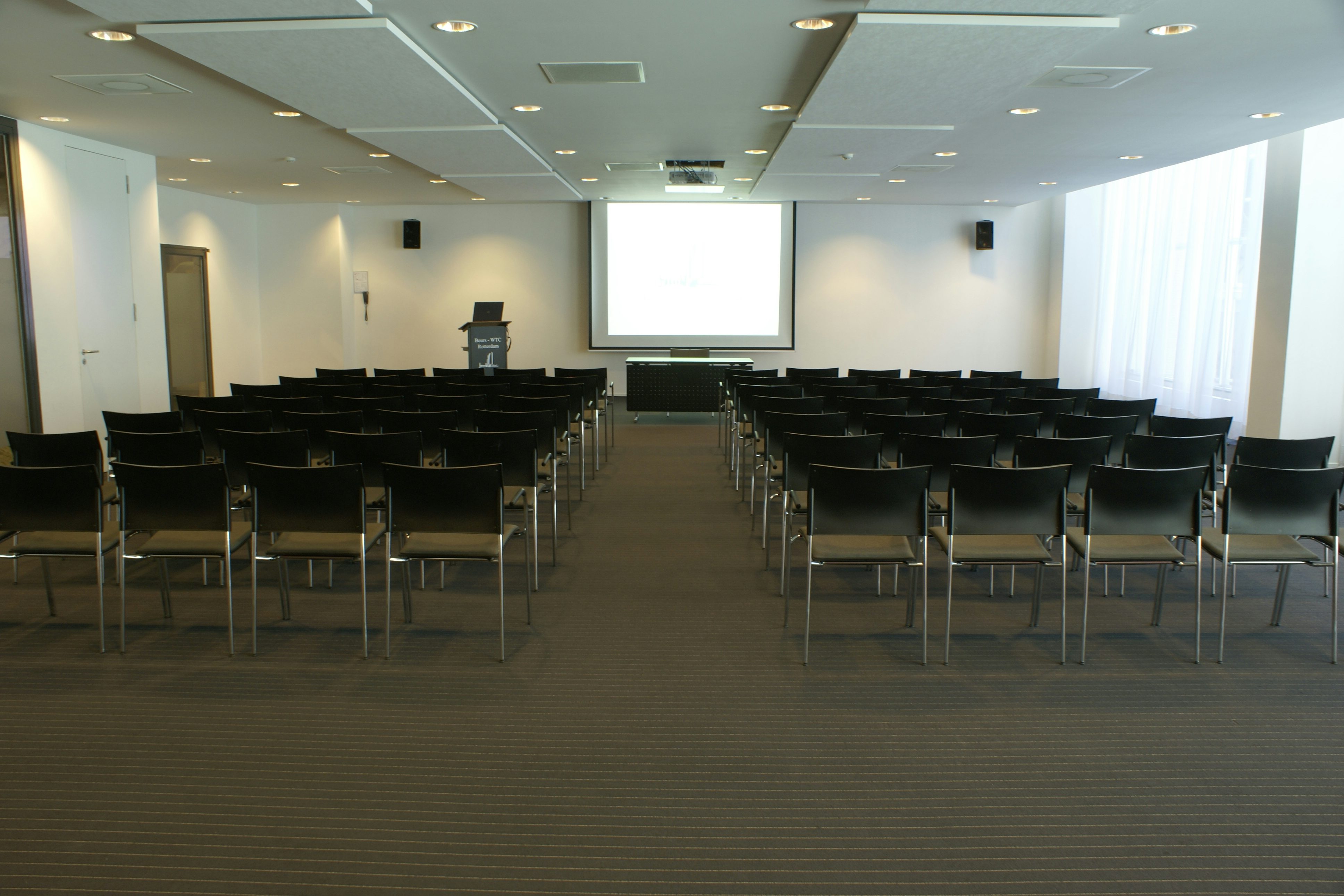 Van Oldenbarnevelt Room 1