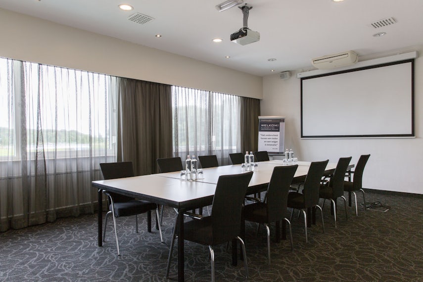 Meeting room 8 0