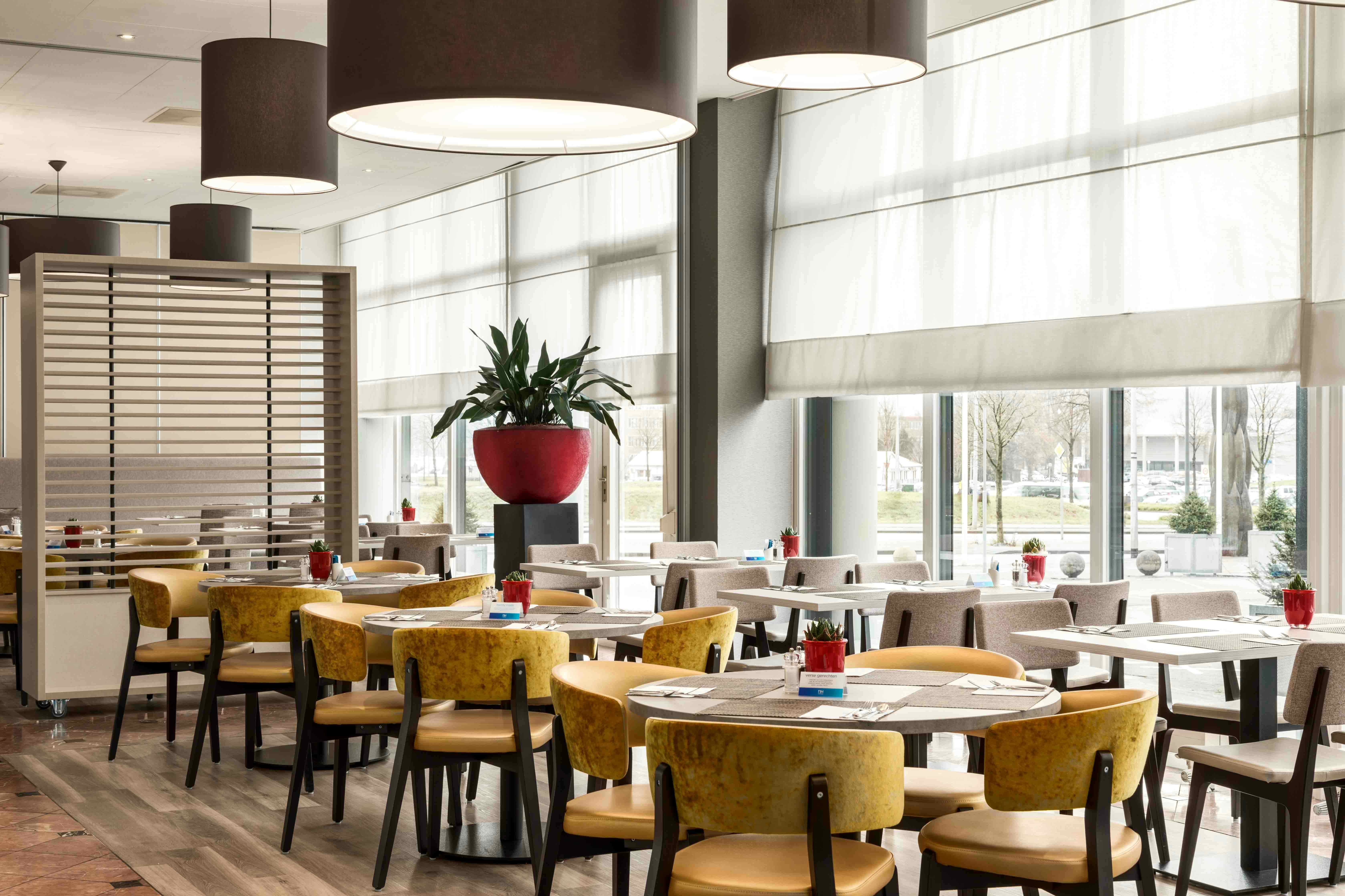 Meeting Rooms 1+2+3 or Meeting Rooms 4+5+6 3