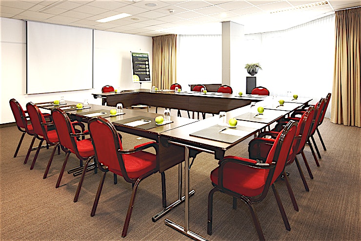 Kennemer 1+2 **Meeting Spaces Kennemer 1 and 2 can be combined into one larger meeting room.** It's ideal for any type of medium-sized meeting where you can host up to 72 persons. The surface of this space is 112m