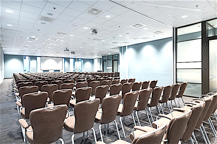 Amsterdam 3+4 Meeting rooms Amsterdam 3 and Amsterdam 4 can be combined into one larger meeting Space. It can host up to 200 people and it is the ideal location for different types of larger-sized business meetings