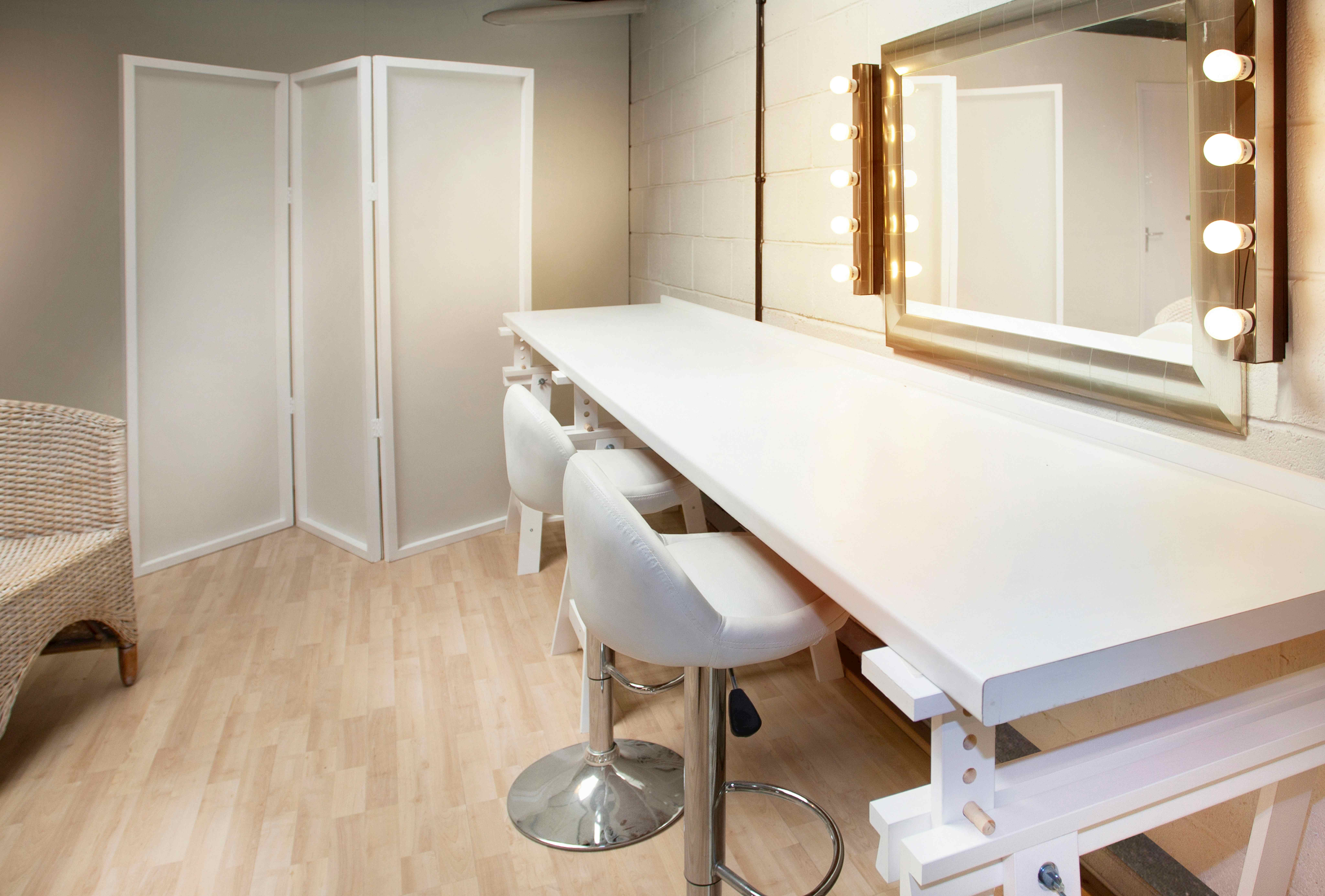 Des Fildes Hire Studio 1