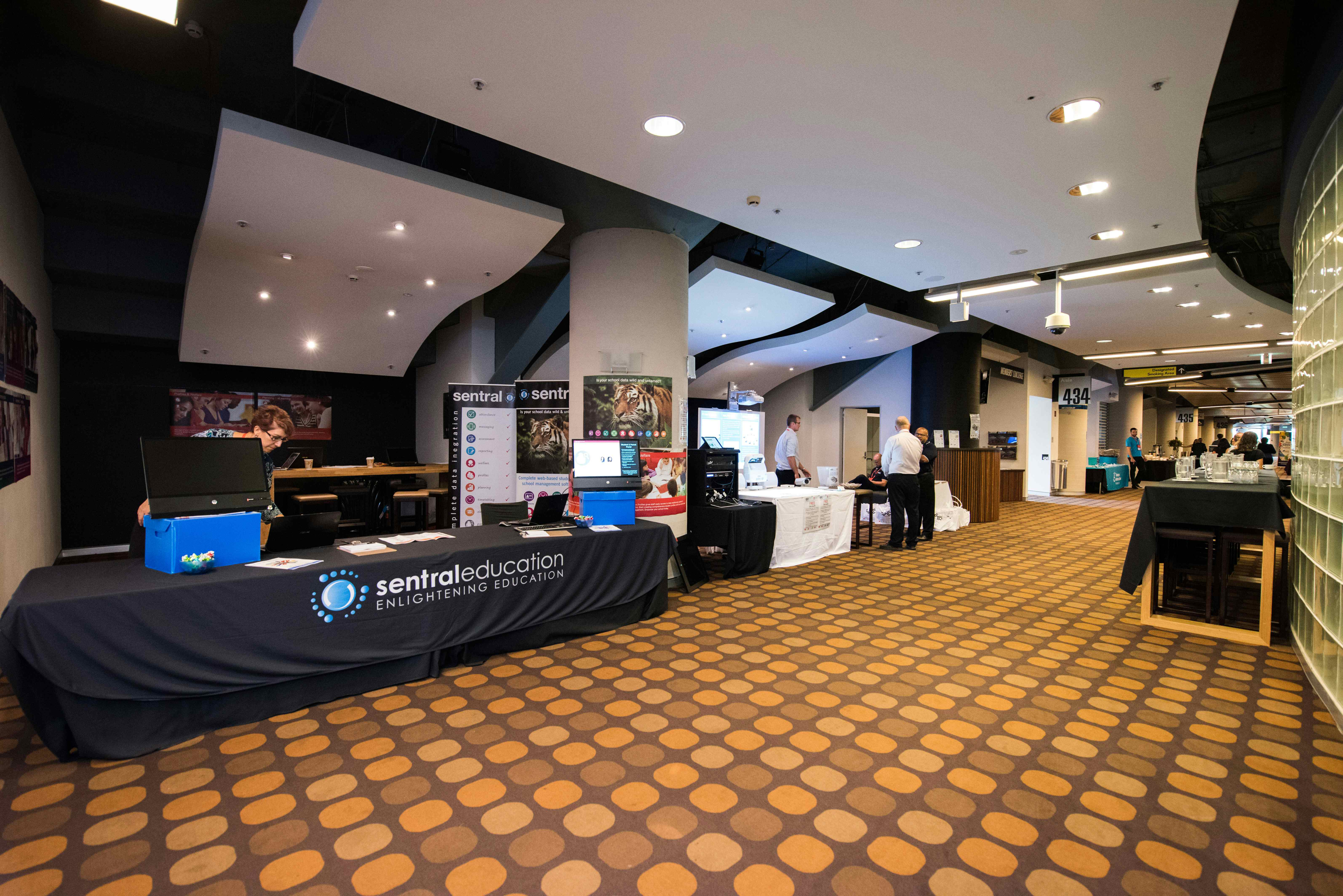 Members Lounge & Boulevard Lounge