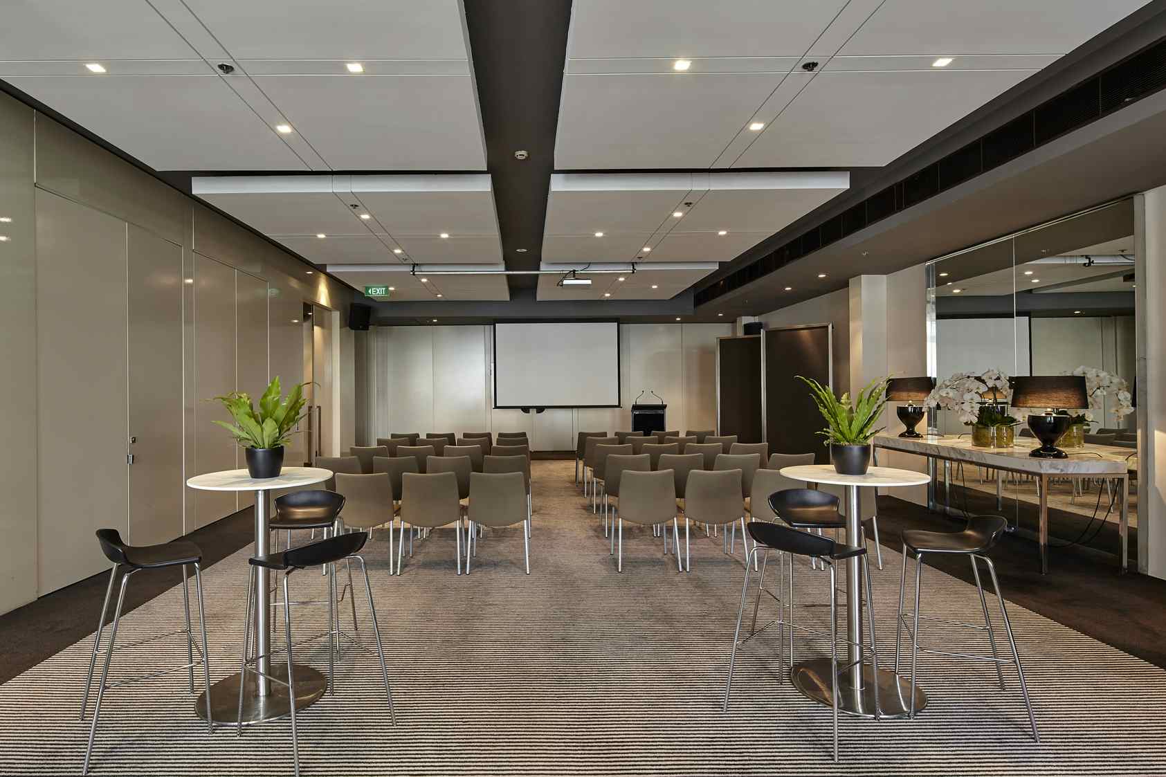 Establishment Rooms II & III 4