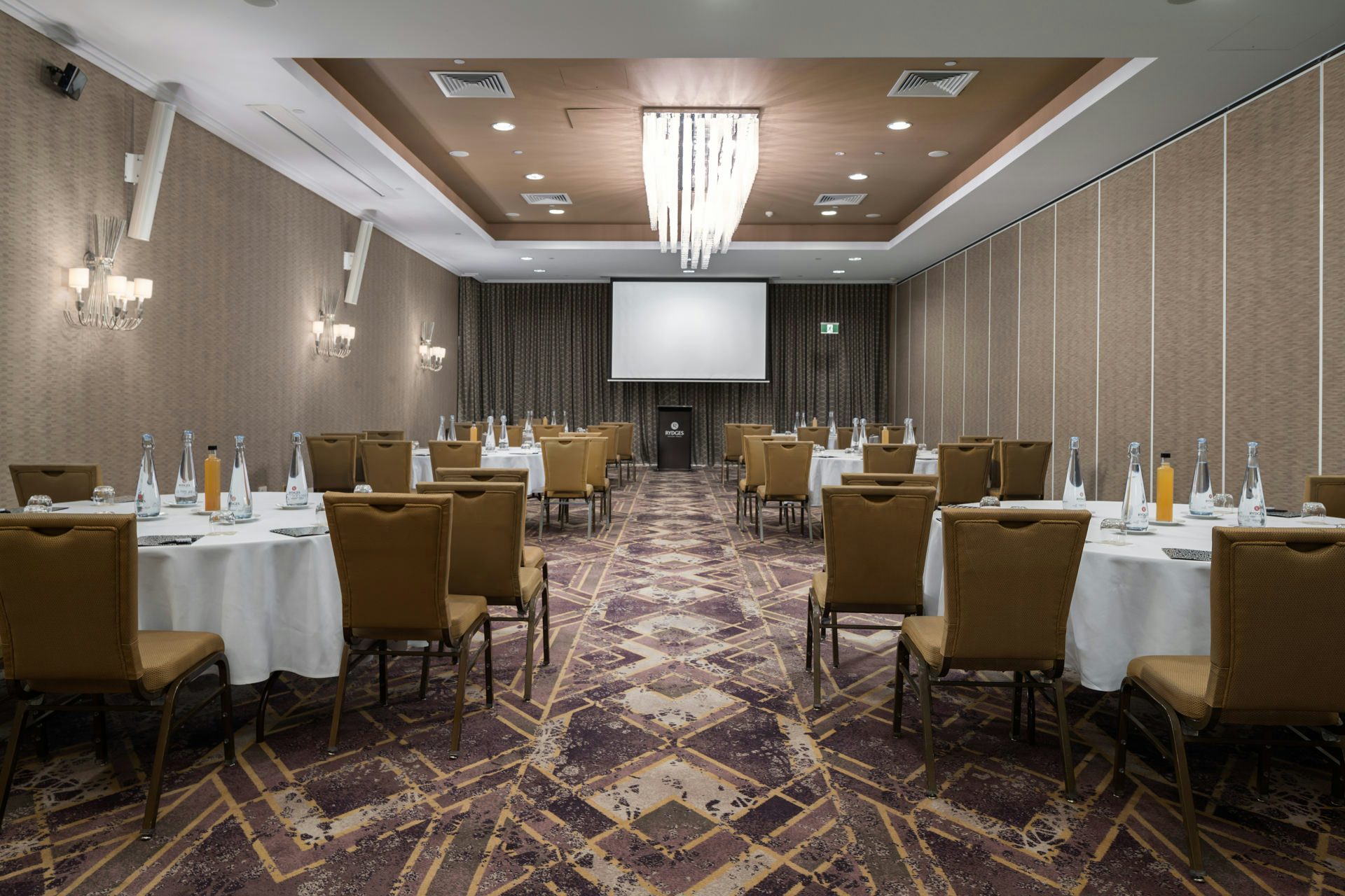 Podium Room 4 1