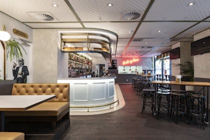 Verandah Public 3