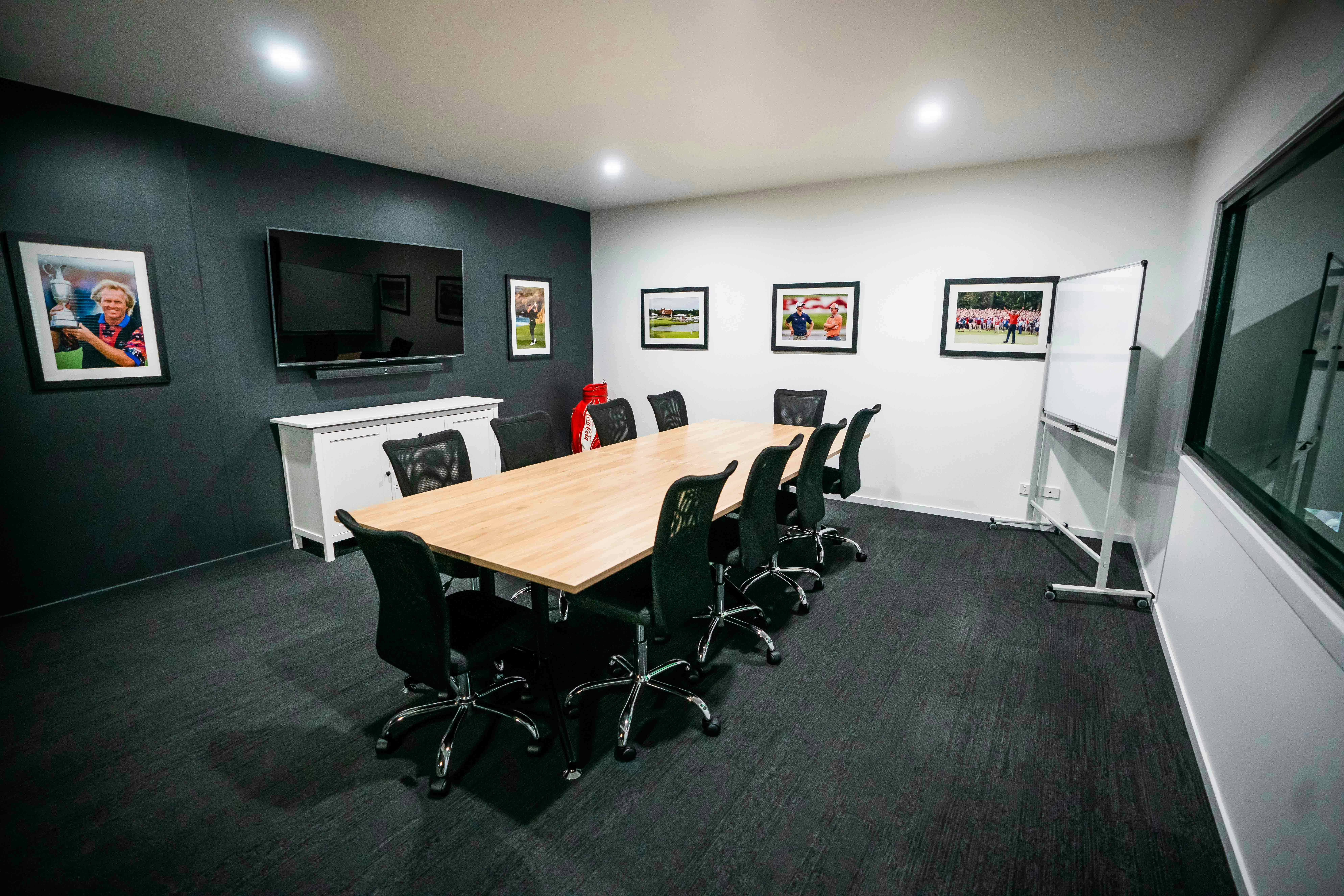 Indoor Golf Simulator and Bar 4