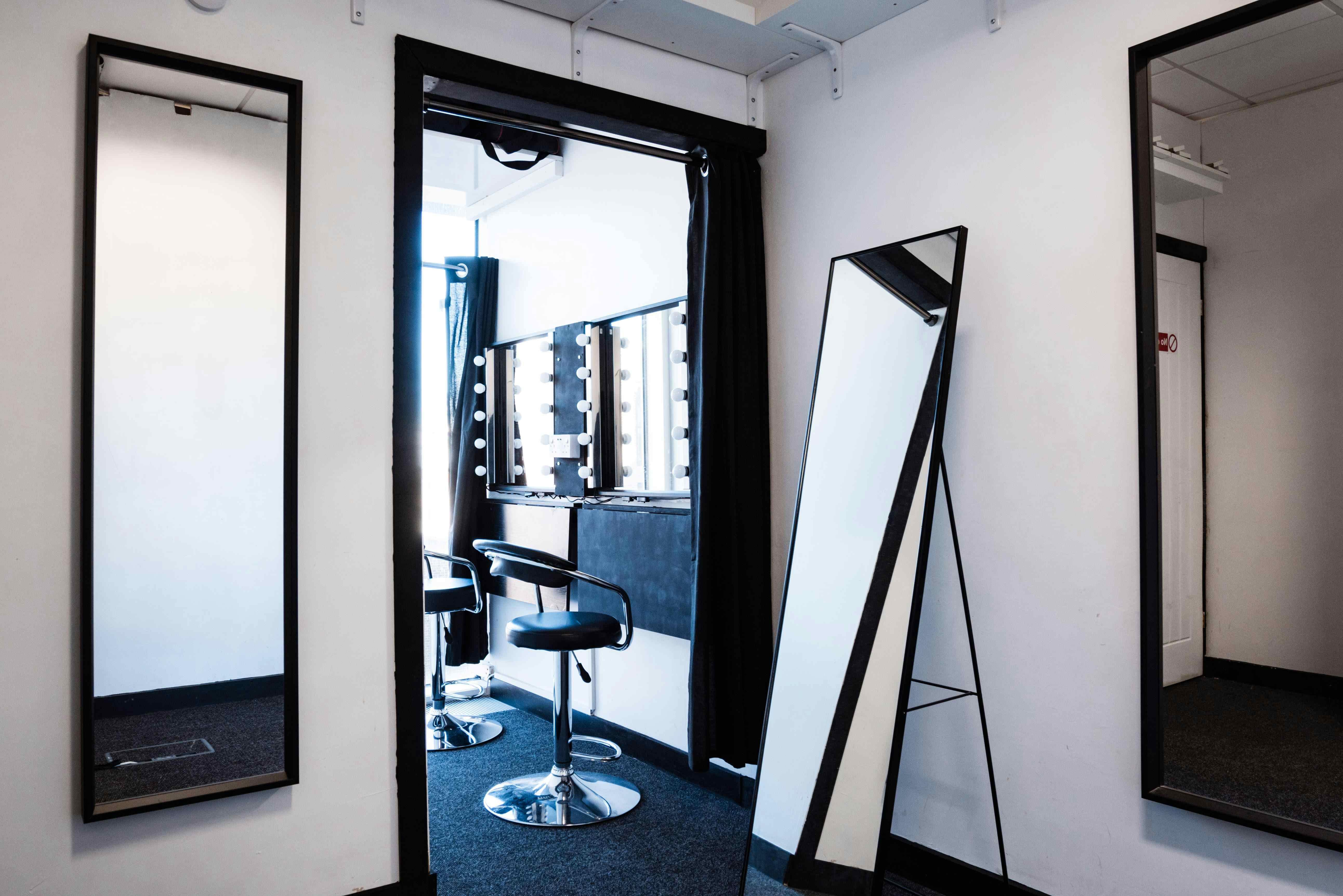 Photography & Flim Studio (Green) 2