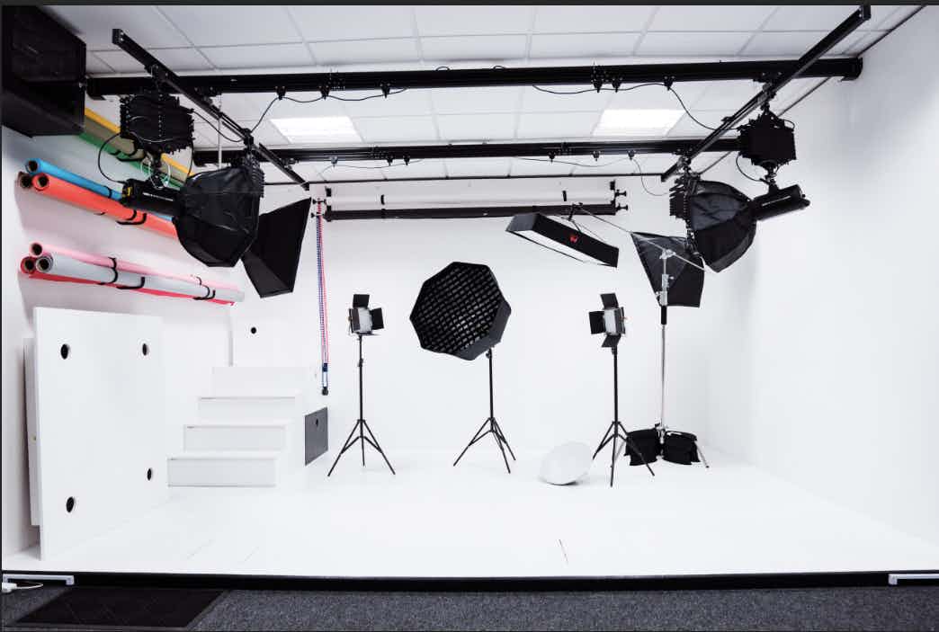 Podcast Studio (White) 10