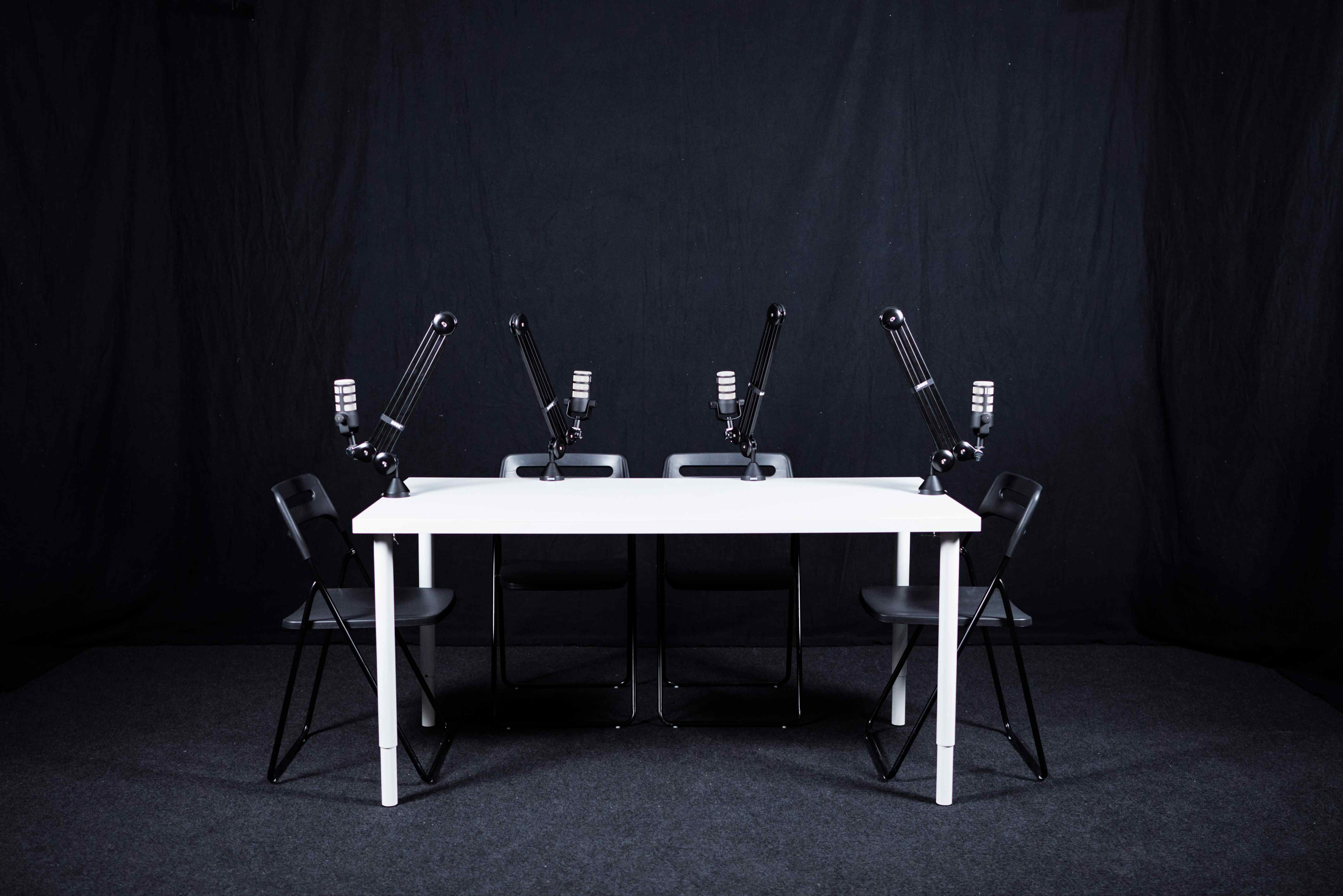 Podcast Studio (Black) 4