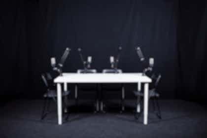 Podcast Studio (Black) 4