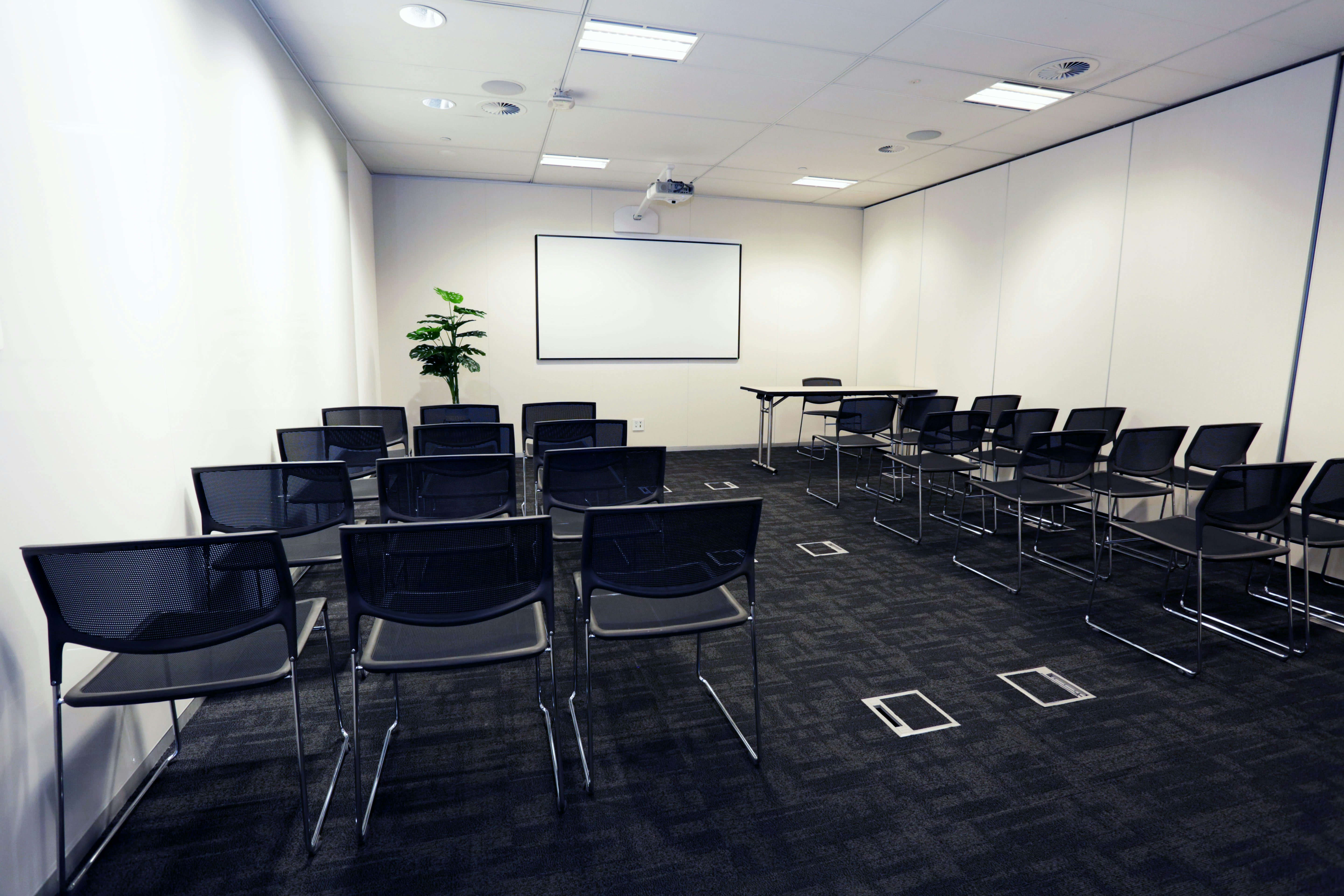 Meeting Room 26F 4