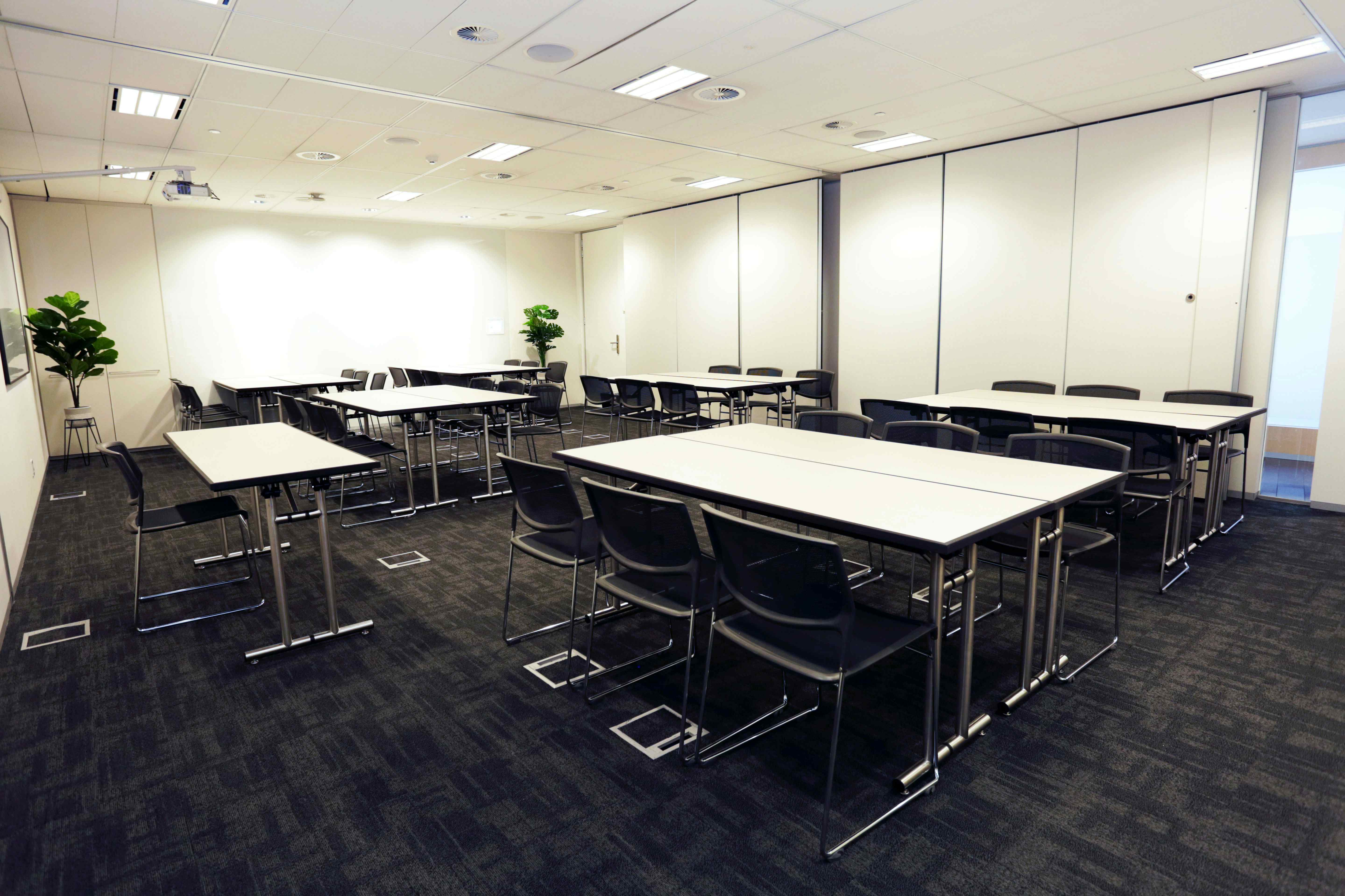 Meeting Room 26EF 7