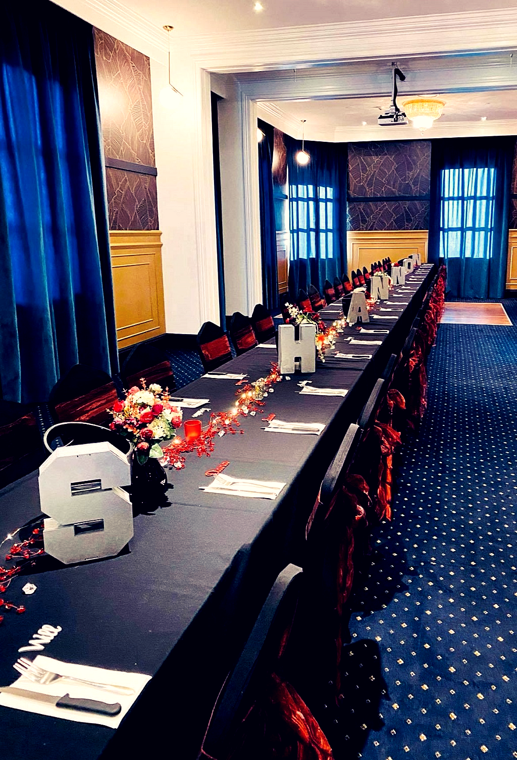 The King & Crown Room 5