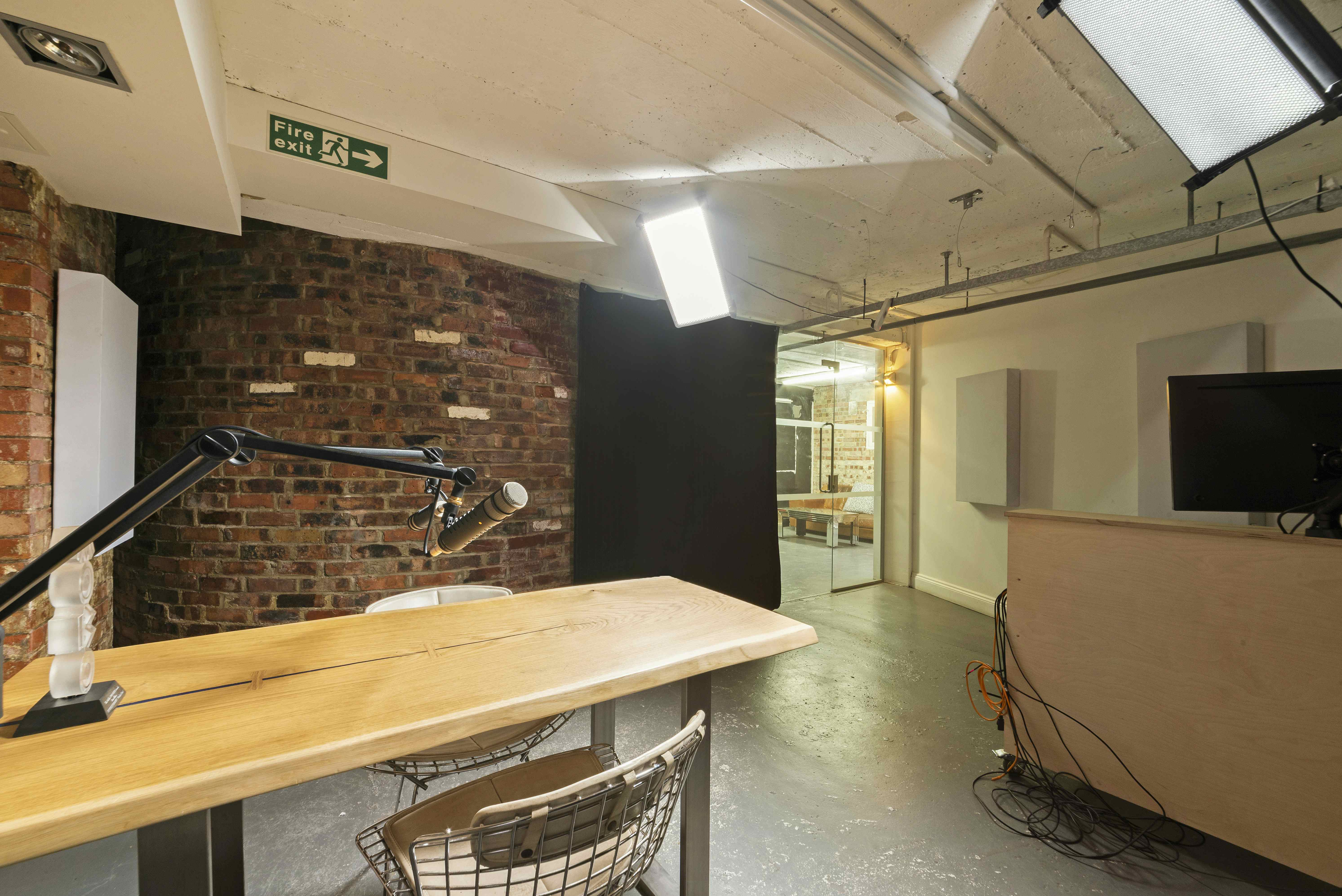 Creative space for photoshoots, filming and events 10