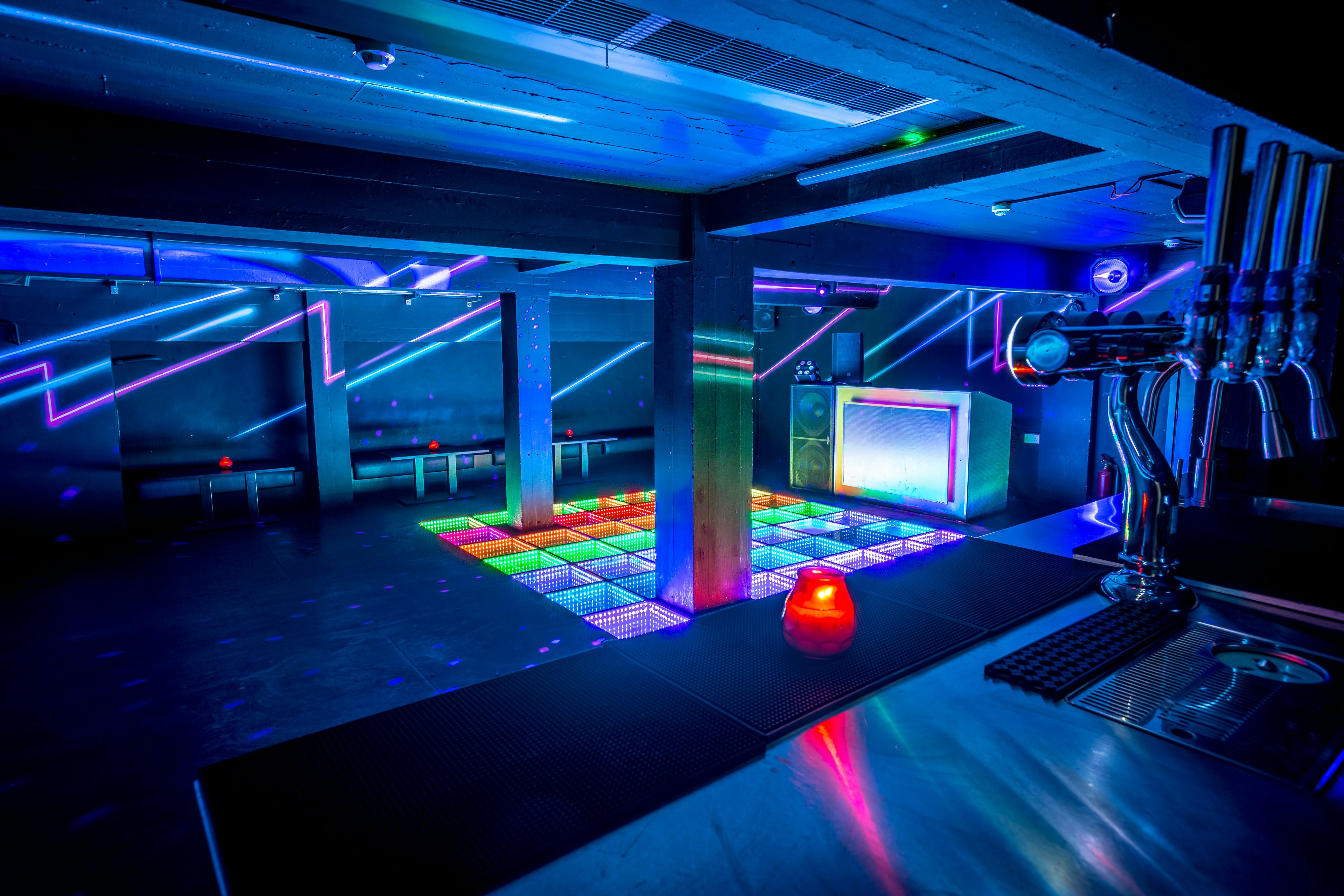 Discotheque 4