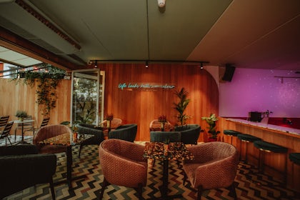 Main Bar 8