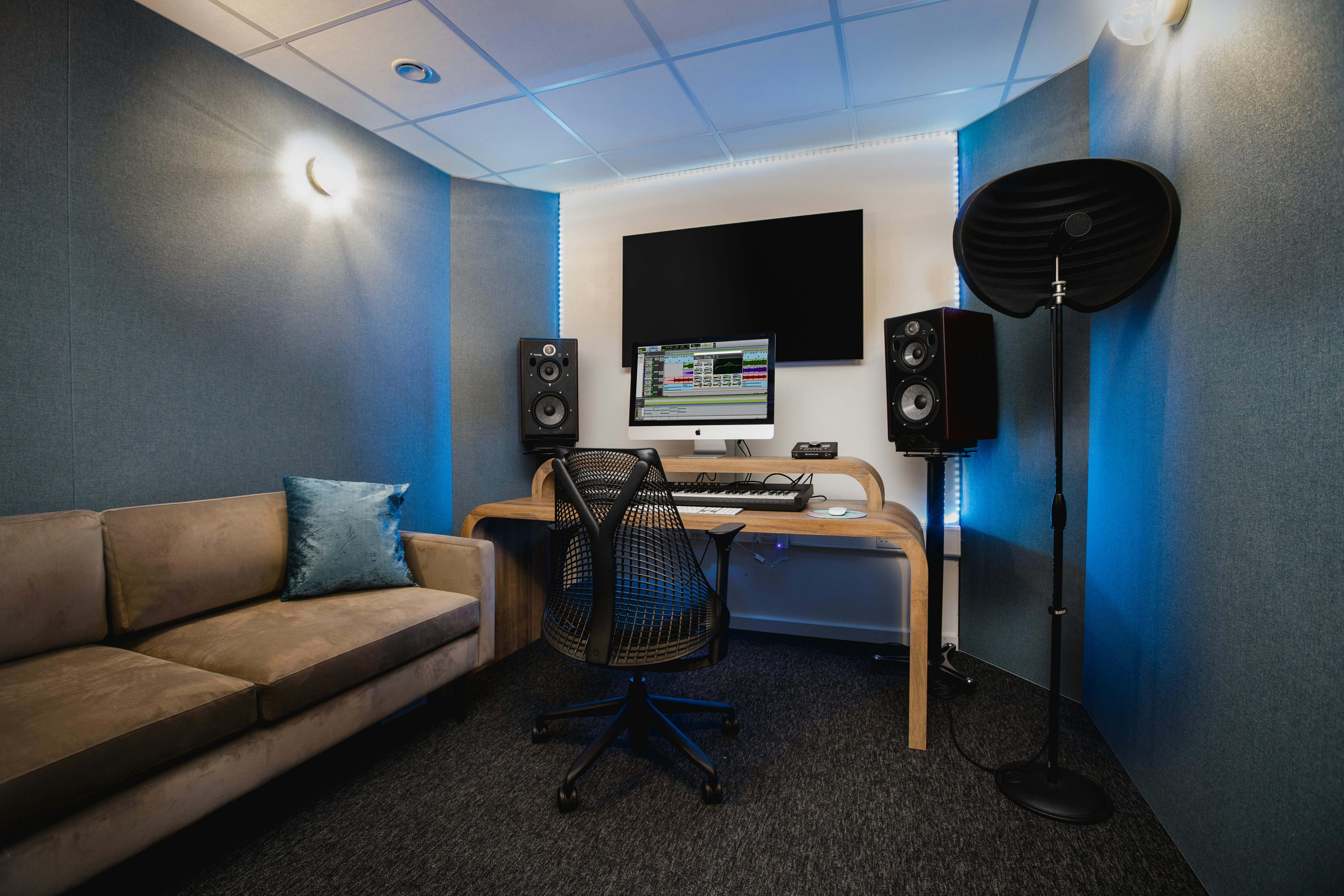 Hire Production Music Studio, the halley, London • HeadBox