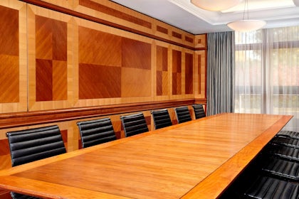 London Boardroom 1