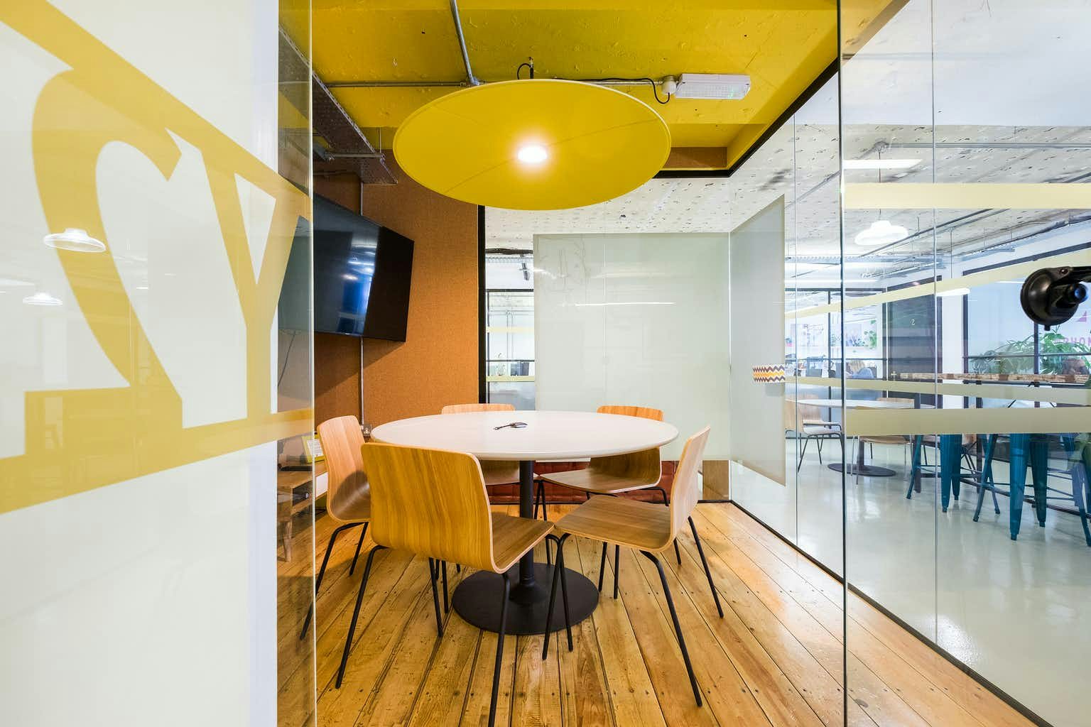 Meeting room for up to 4 people 1