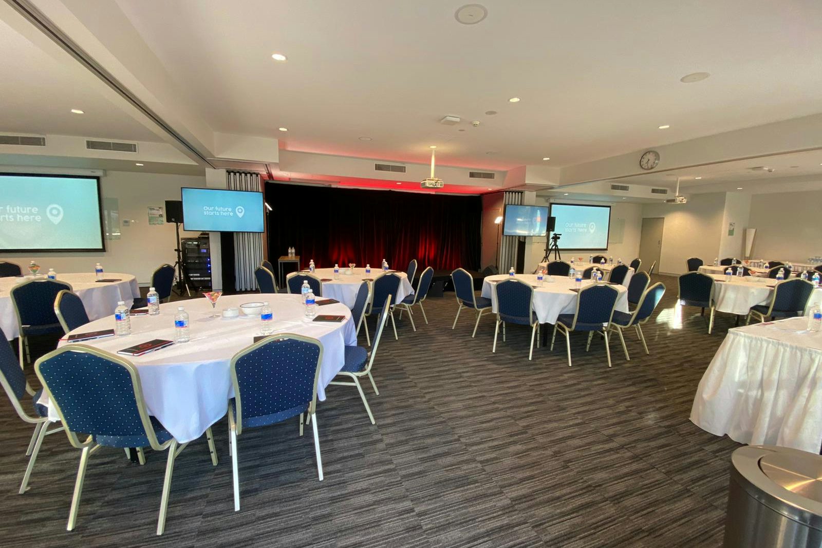 Sumatra-Java-Borneo Room 0