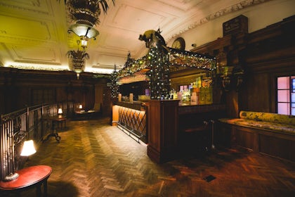 Full Venue - The Trading House 3