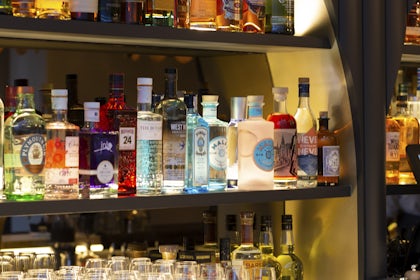 Main Bar 4