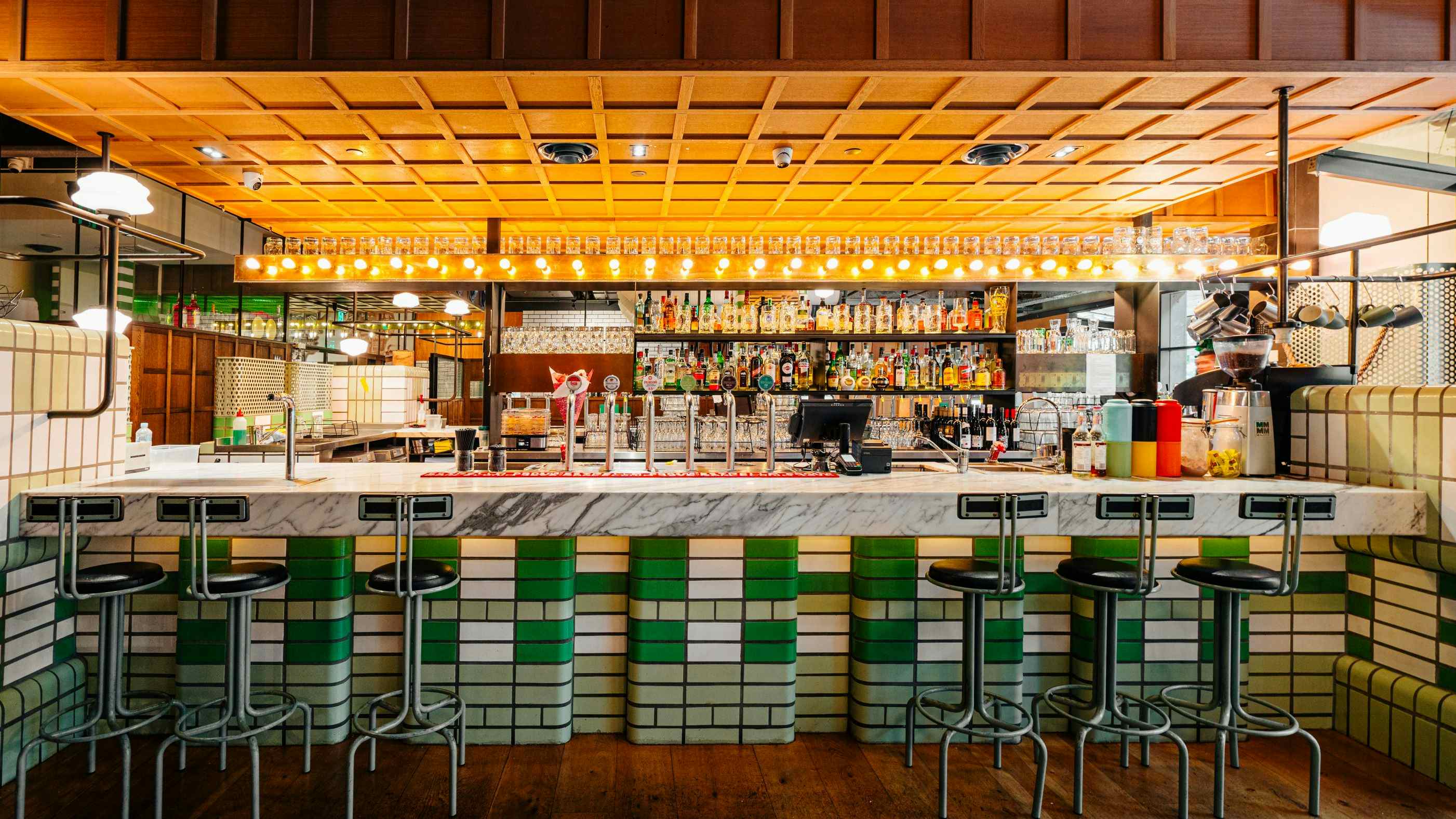 Lounge & Garden Terrace 3