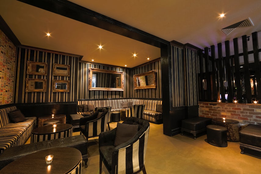 Feather Lounge 0