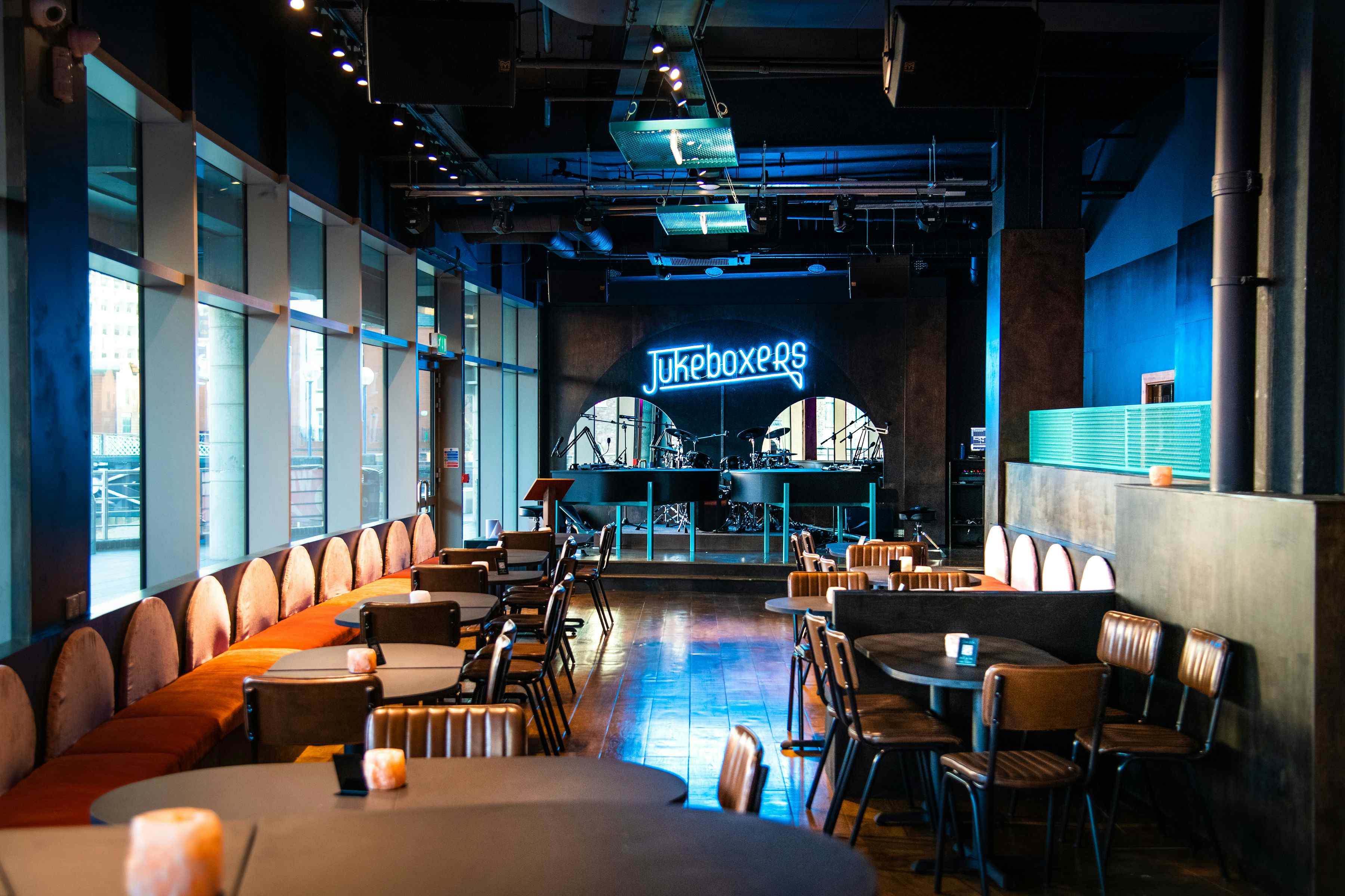 Jukeboxers Duelling Piano Bar 1